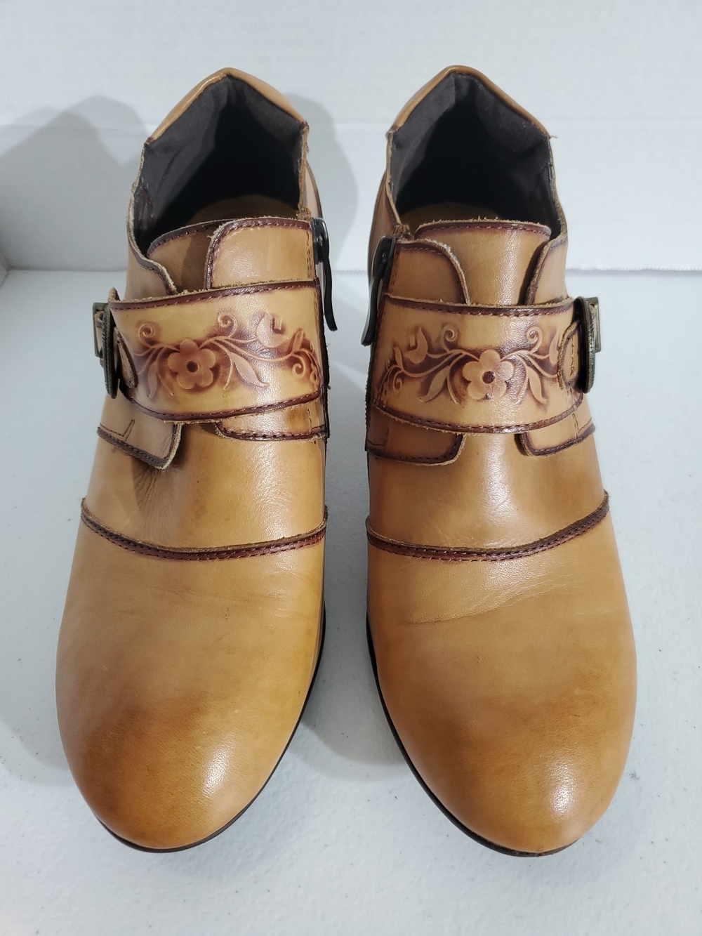 L'artiste Women’s 39 Tan Floral-Embossed Leather Ankle Booties